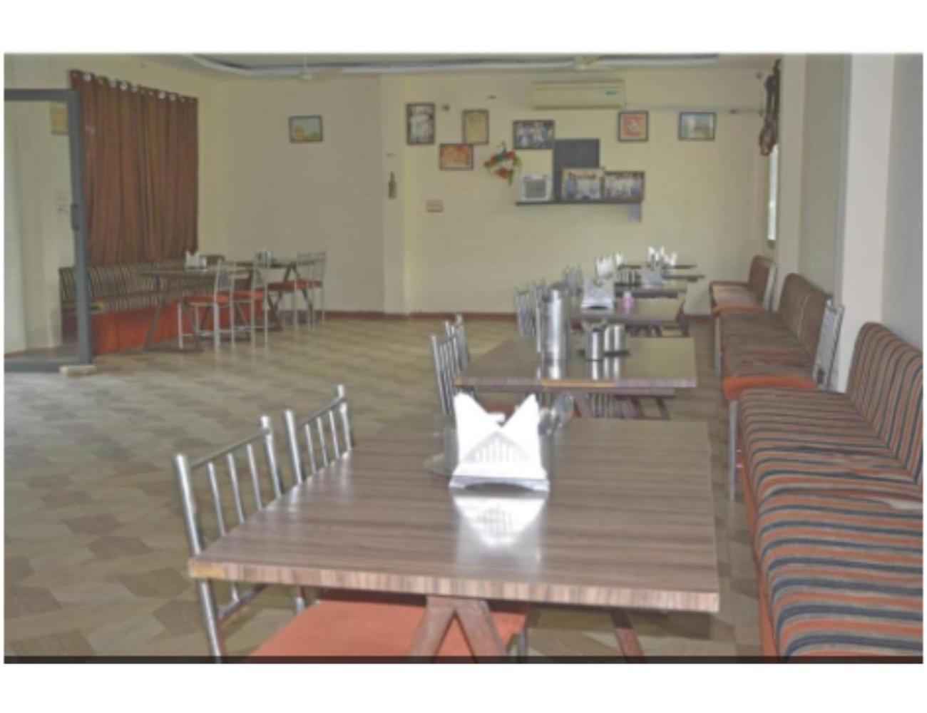 Hotel Fun N Food , Mandu Dış mekan fotoğraf